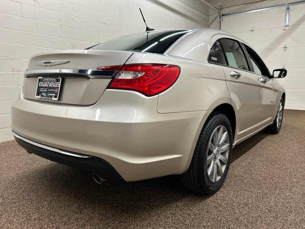 Used 2014 Chrysler 200 Limited FWD image 2