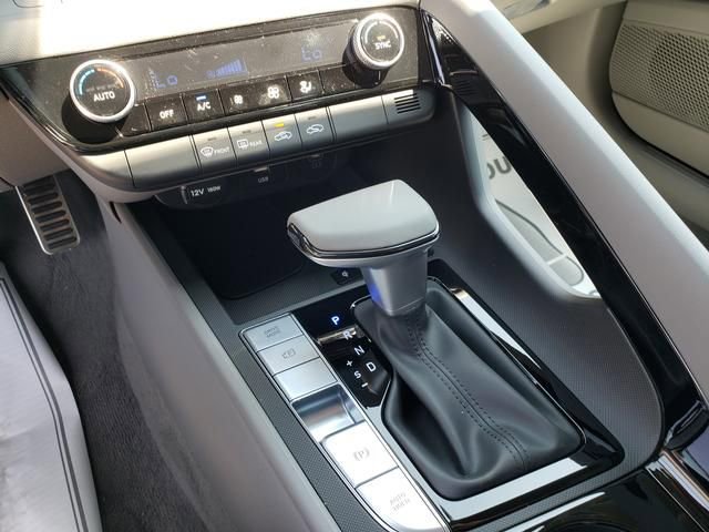 New 2025 Hyundai Elantra SEL image 8