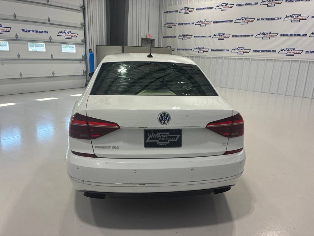 Used 2017 Volkswagen Passat 3.6 SEL Premium FWD image 5