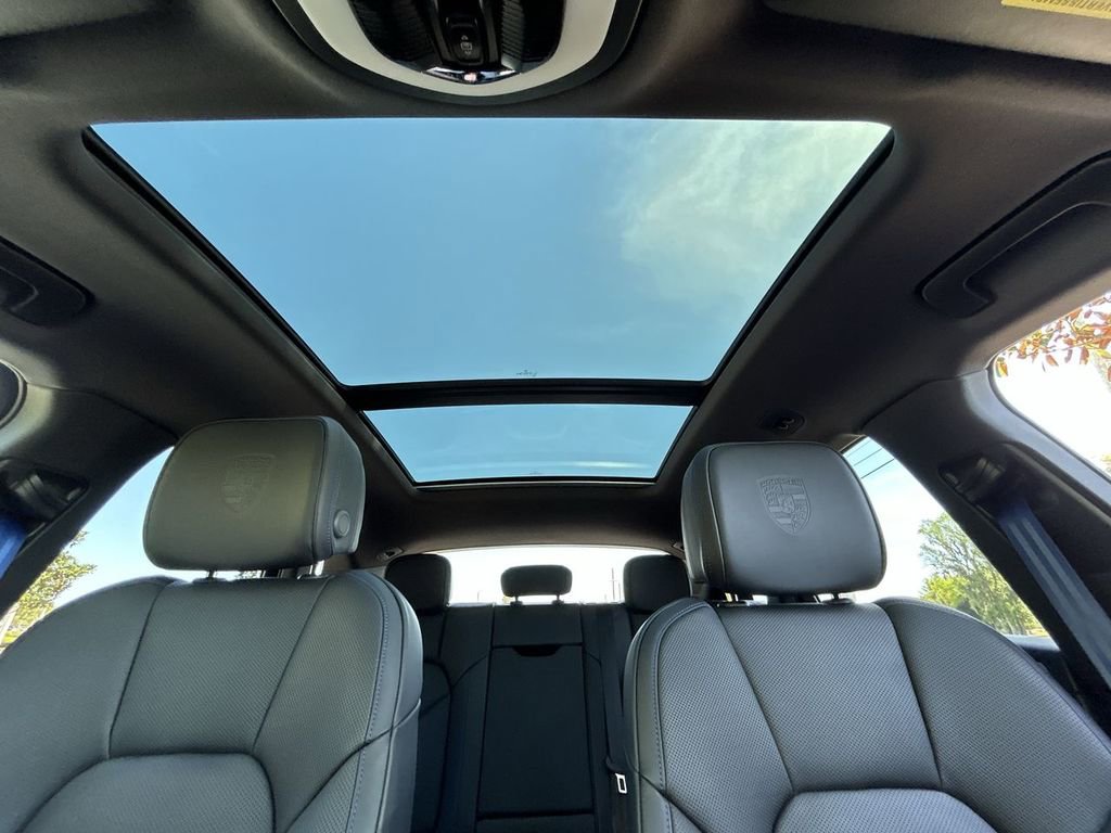 Certified 2025 Porsche Macan Turbo image 26