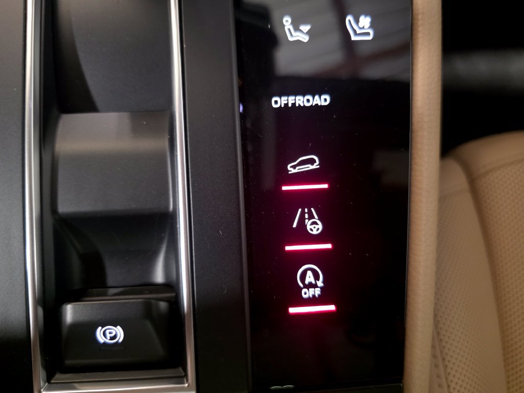 Certified 2023 Porsche Macan S AWD/4WD image 33