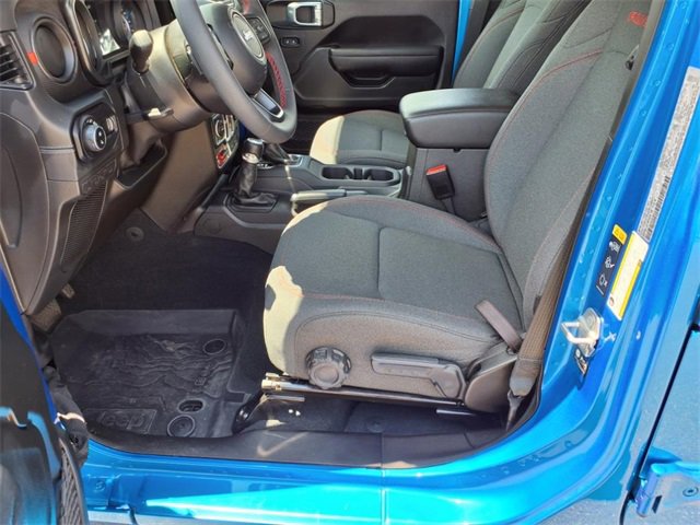 Used 2024 Jeep Gladiator Rubicon w/ Technology Group image 11