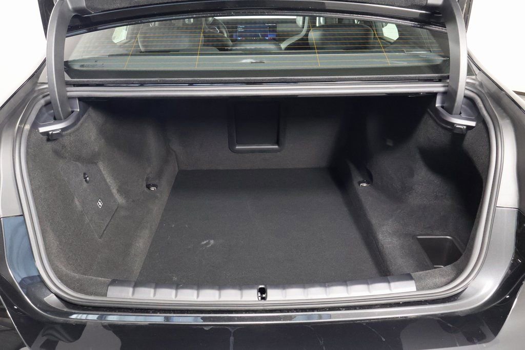 New 2026 BMW 750e xDrive image 8