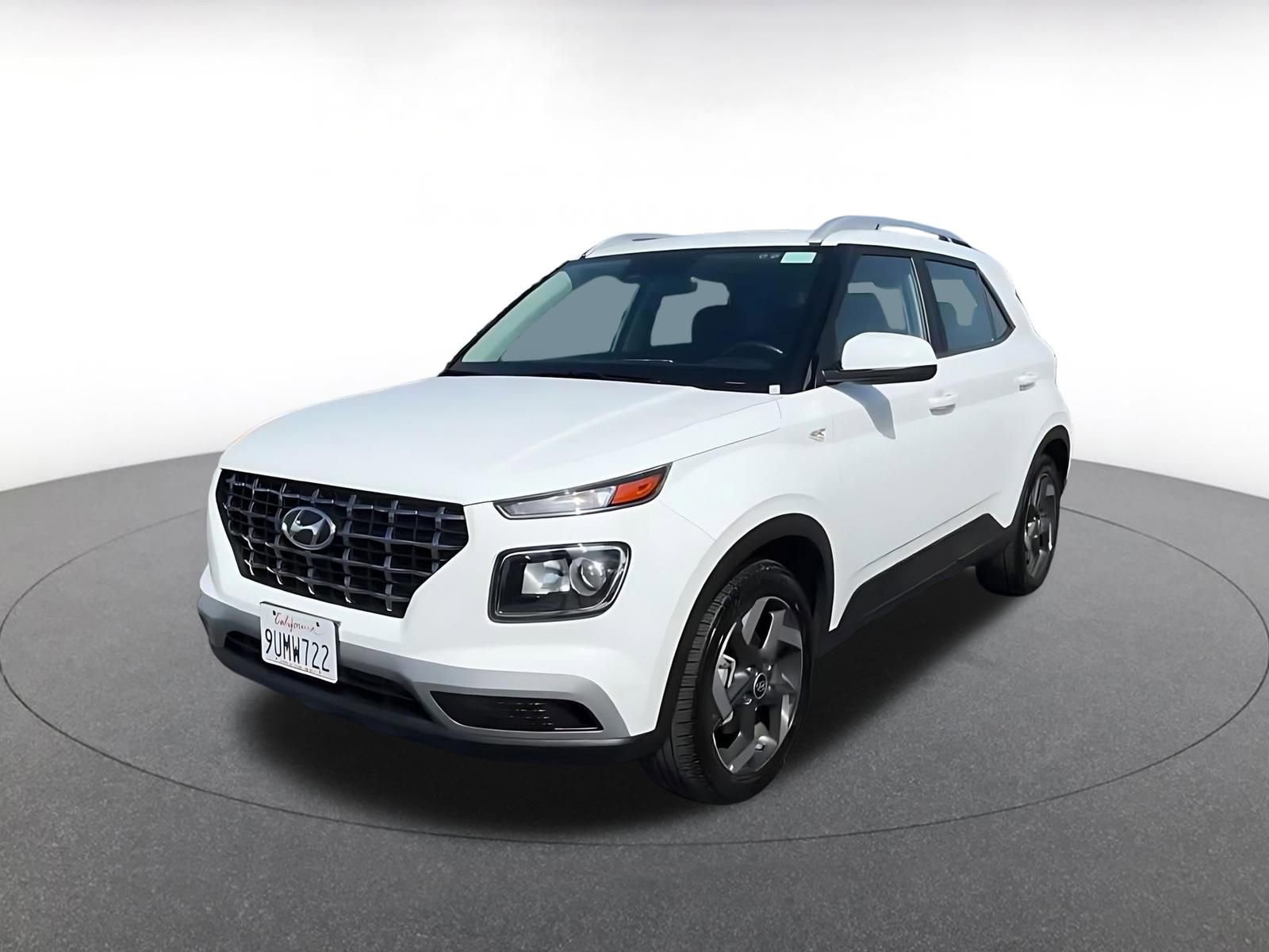 Used 2025 Hyundai Venue SEL FWD image 7