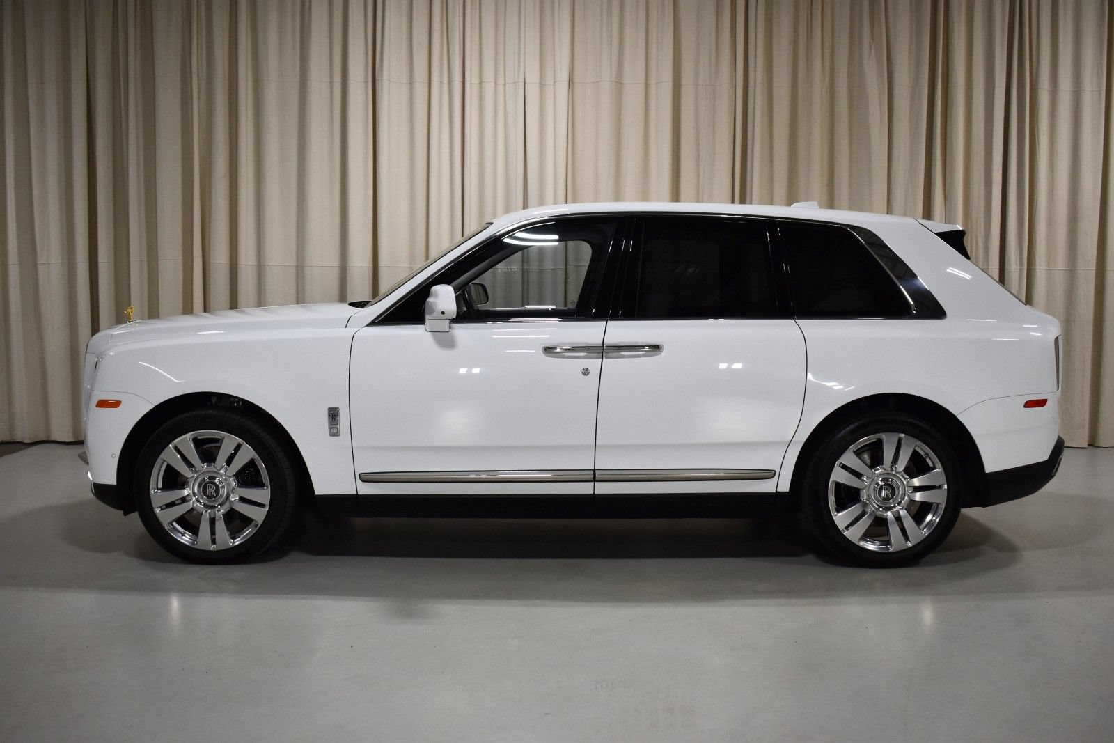 Certified 2024 Rolls-Royce Cullinan AWD/4WD image 3