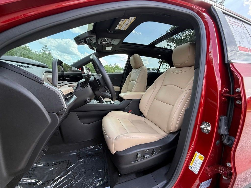 Certified 2024 Cadillac XT4 Premium Luxury w/ Technology Package FWD image 7