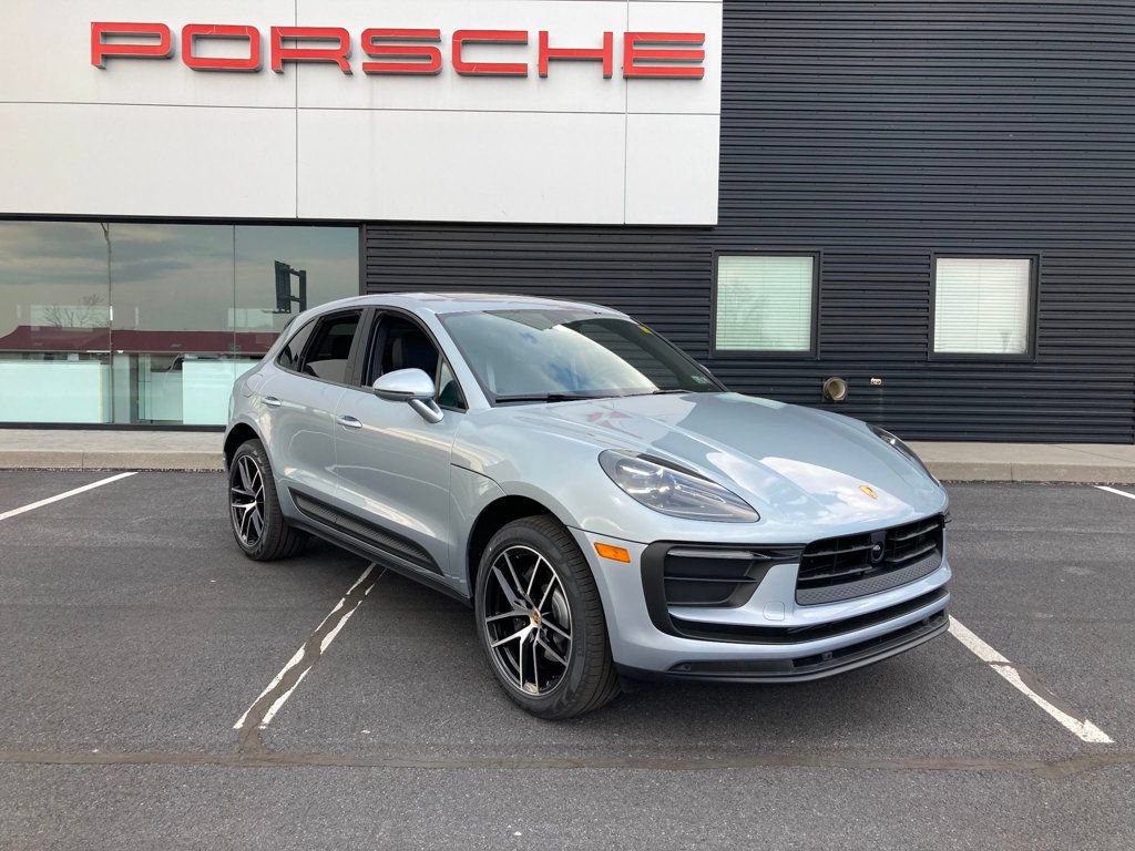 Used 2025 Porsche Macan AWD/4WD image 9