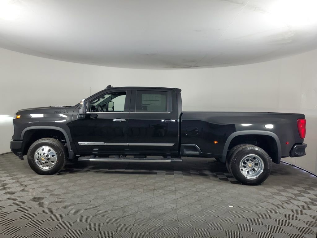 New 2026 Chevrolet Silverado 3500 High Country w/ Technology Package AWD/4WD image 7