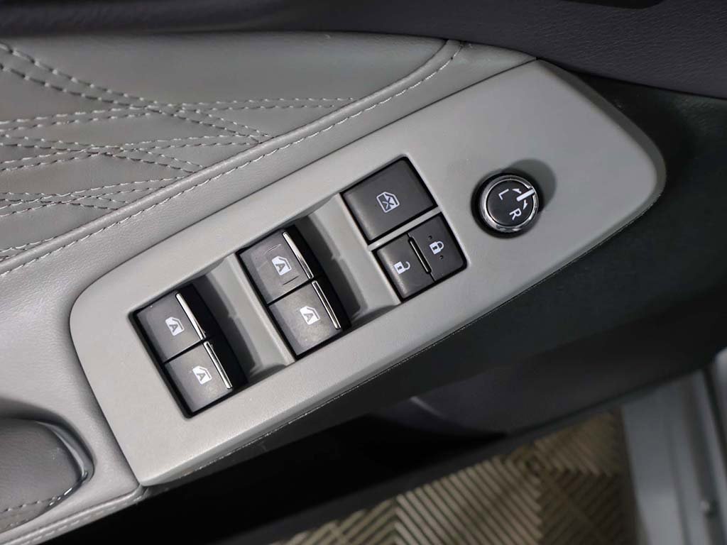 Used 2019 Toyota Avalon Limited image 39