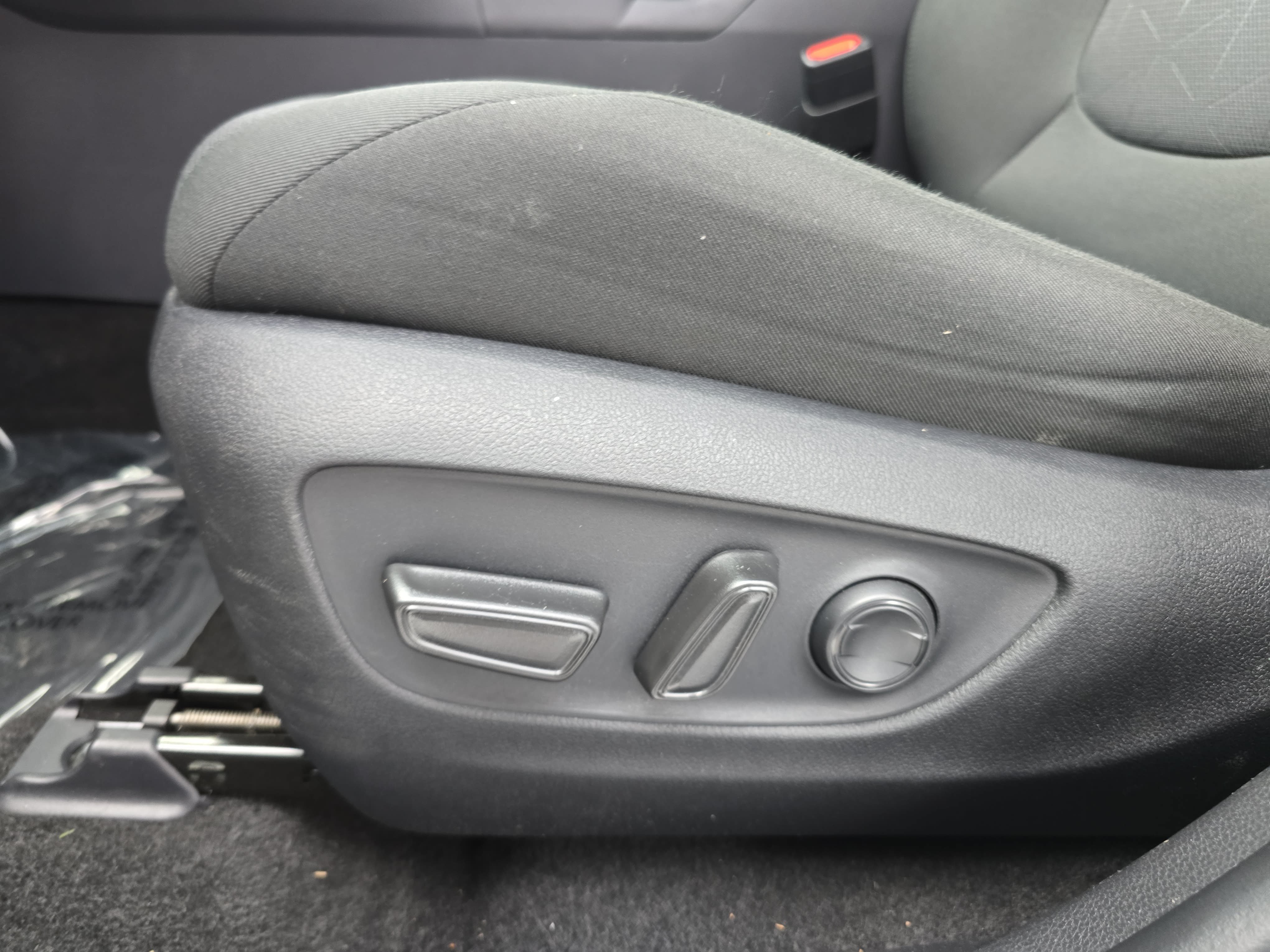 Used 2024 Toyota RAV4 XLE AWD/4WD image 27