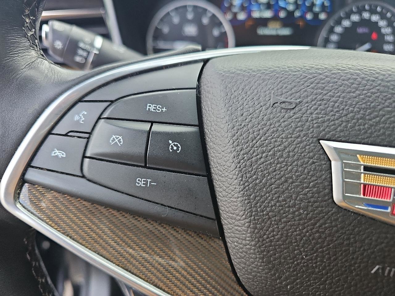 Used 2017 Cadillac XT5 Platinum AWD/4WD image 18