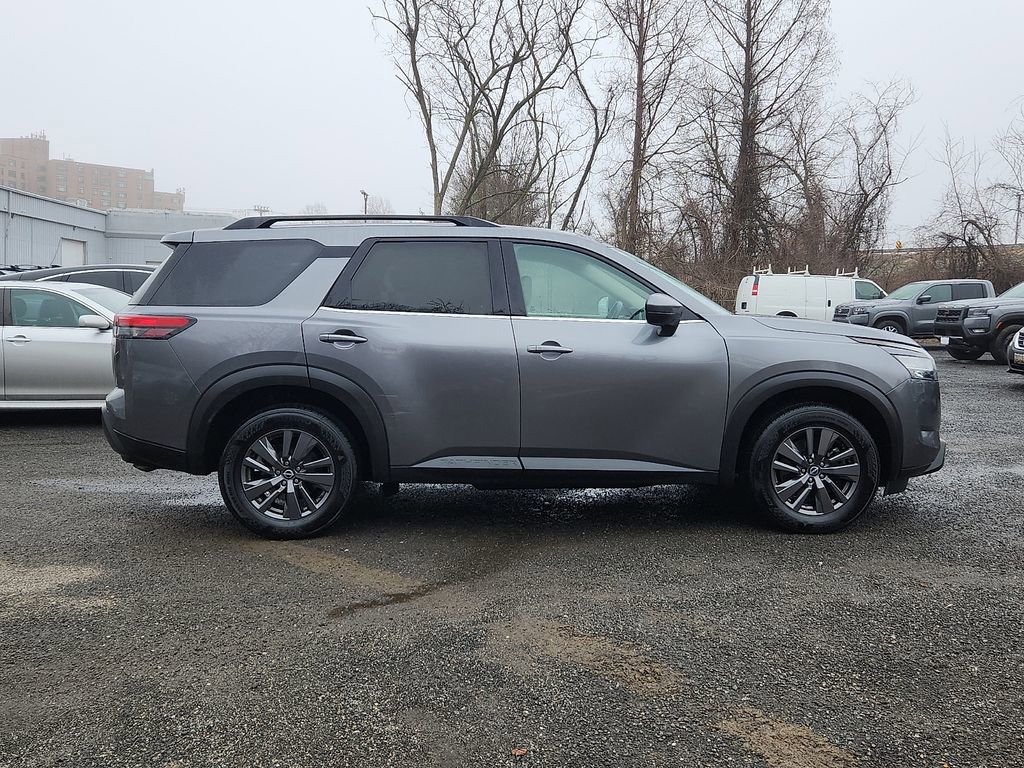Used 2022 Nissan Pathfinder SV image 7