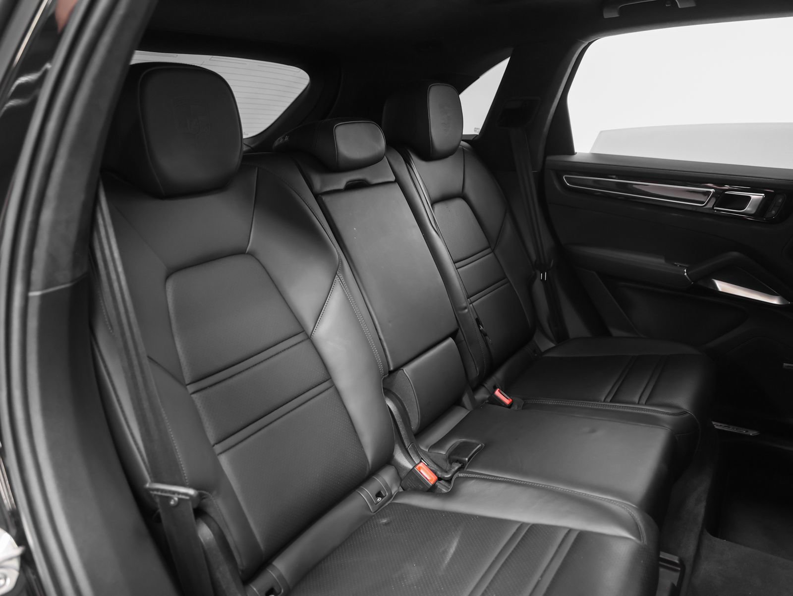 Certified 2023 Porsche Cayenne Turbo S AWD/4WD image 32