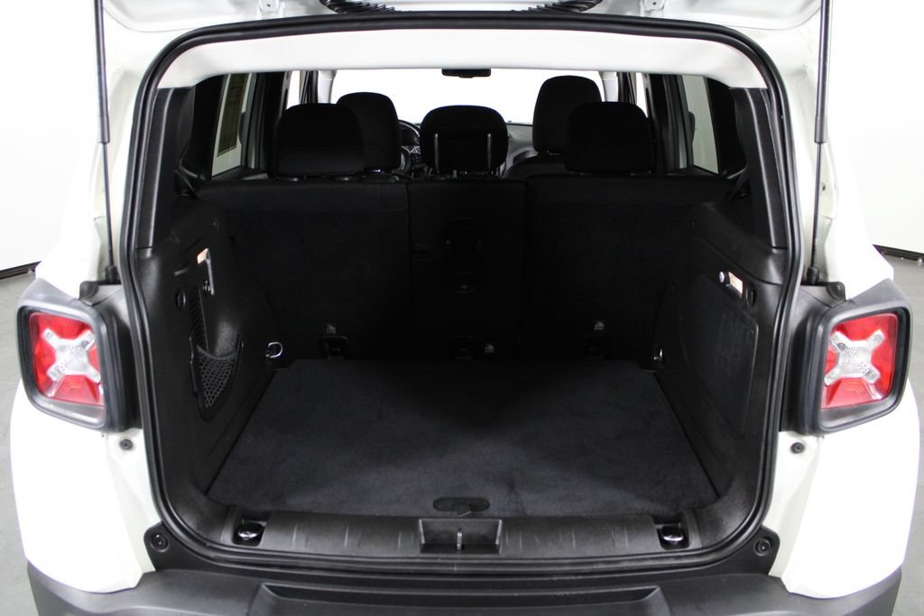 Used 2017 Jeep Renegade Altitude FWD image 16