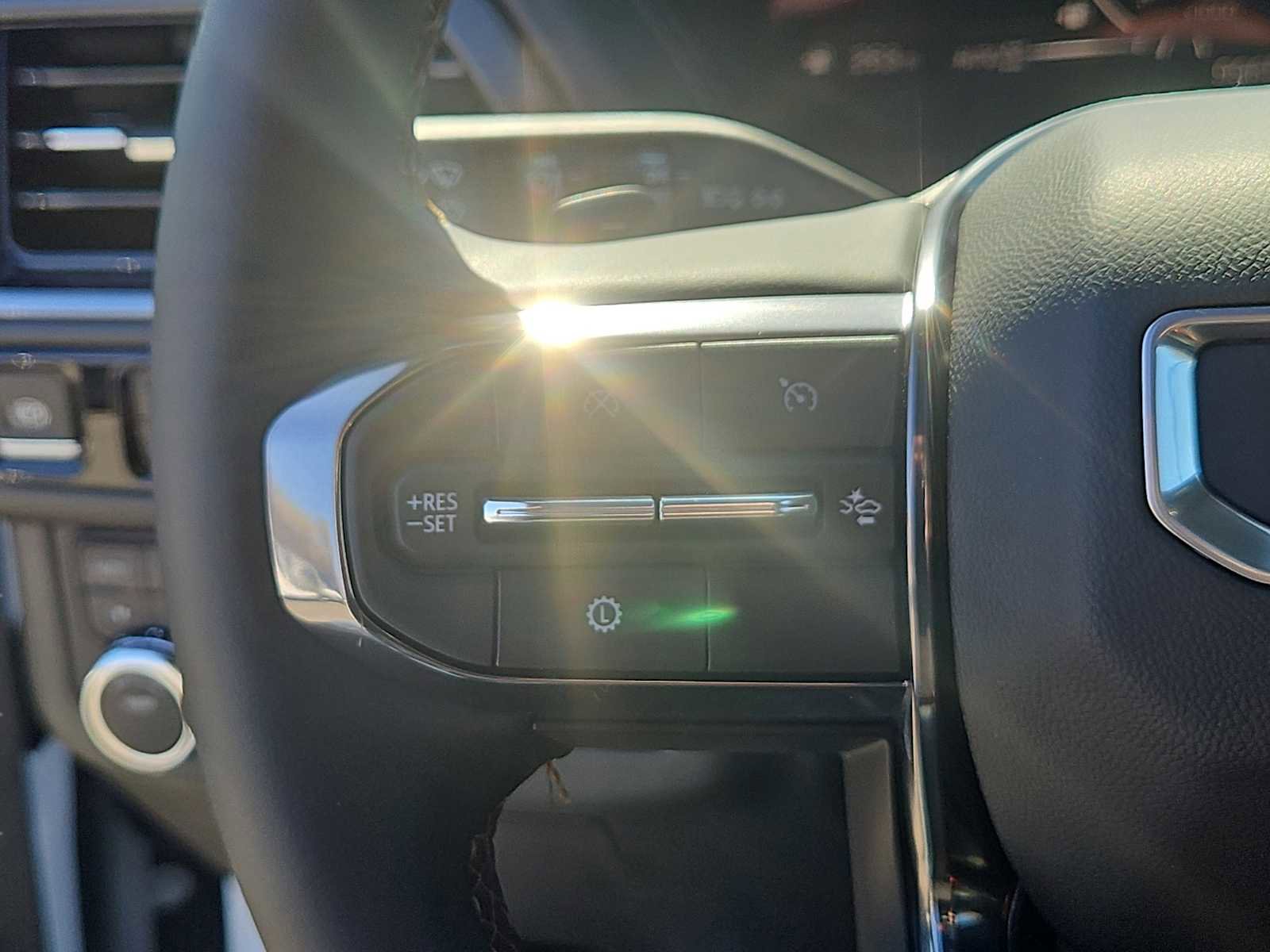 Used 2025 GMC Yukon AT4 w/ AT4 Premium Package image 31