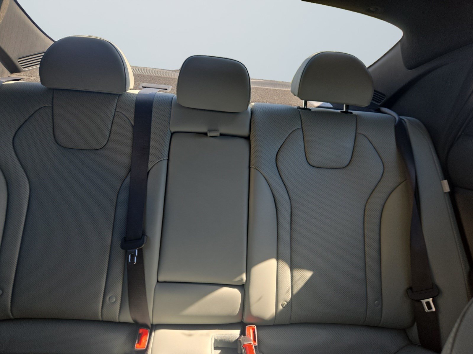 Certified 2025 Hyundai Elantra Limited FWD image 15