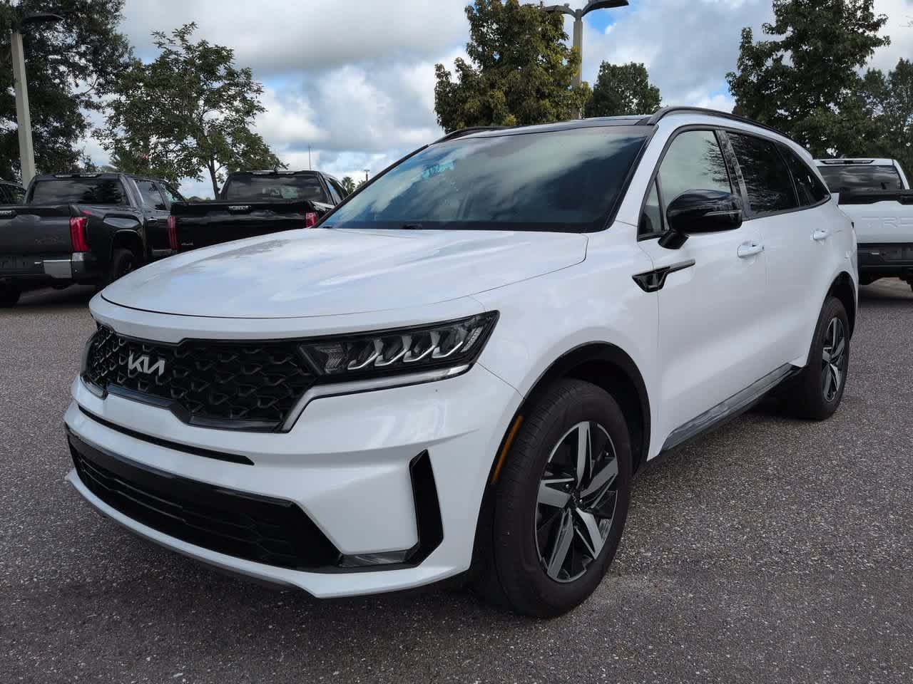Used 2023 Kia Sorento S w/ Panoramic Sunroof Package FWD image 2