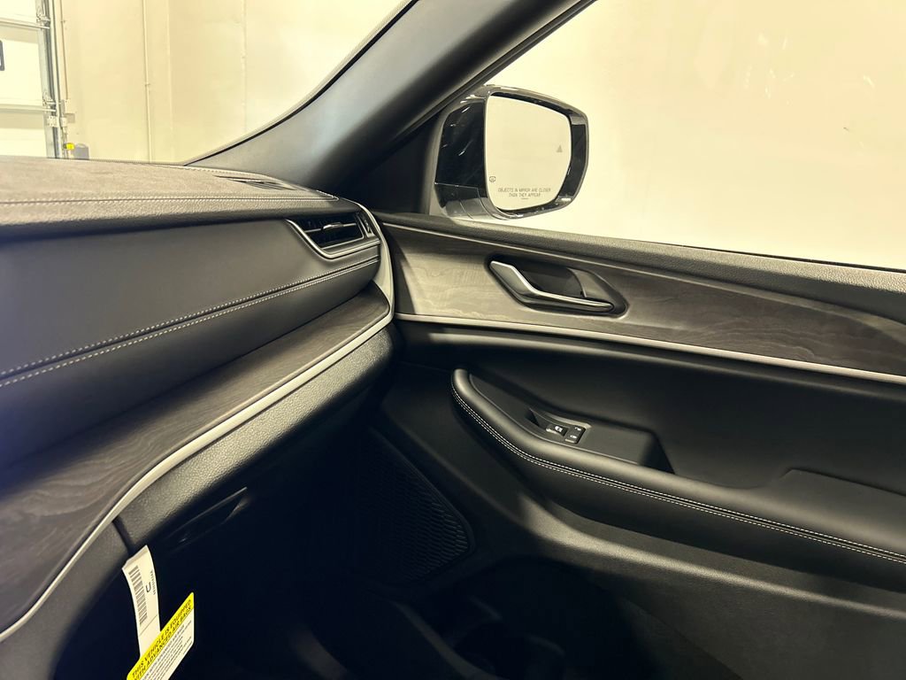 New 2025 Jeep Grand Cherokee Limited image 26