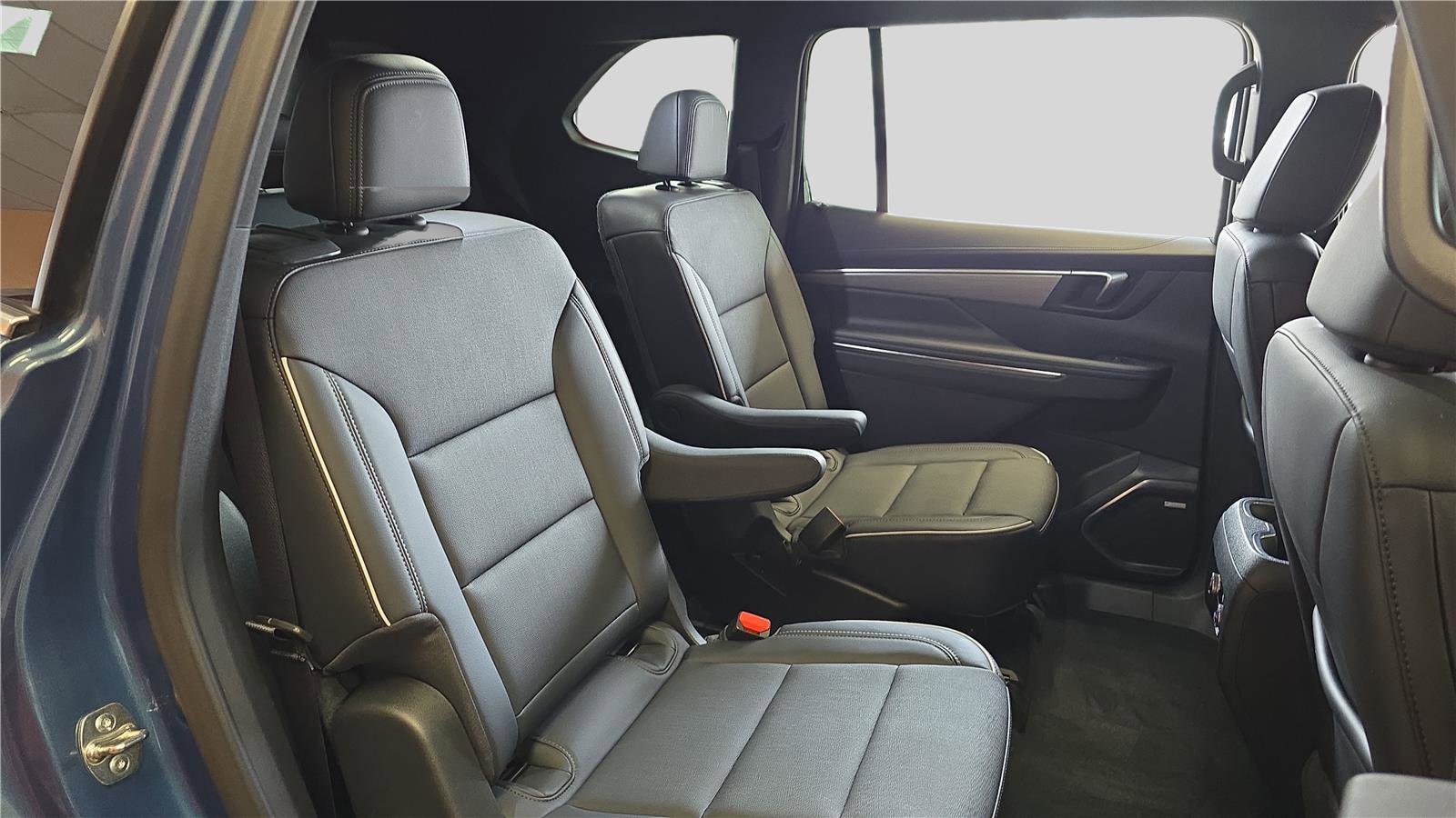 Used 2025 Buick Enclave Preferred image 17