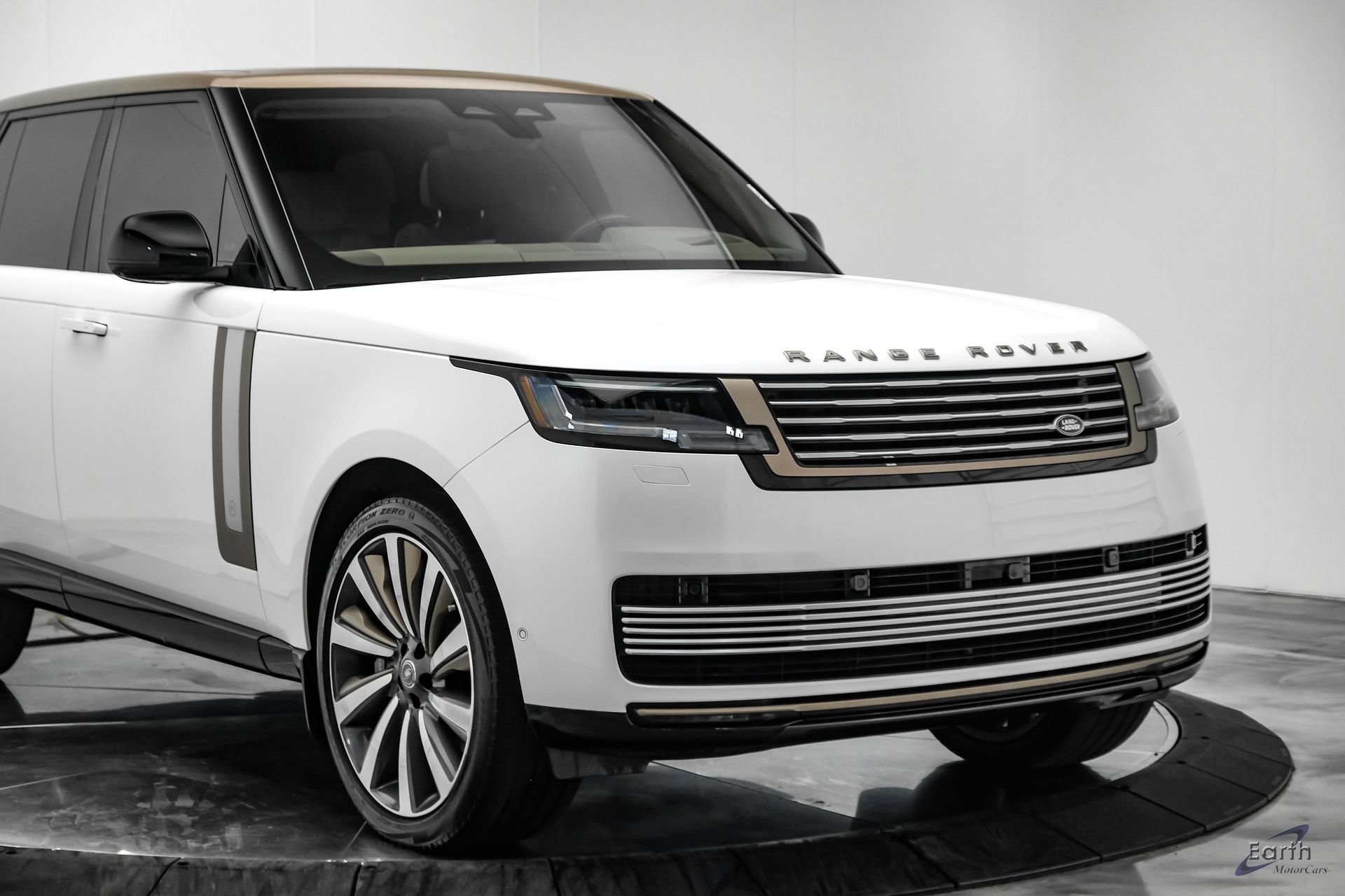 Used 2024 Land Rover Range Rover SV AWD/4WD image 27