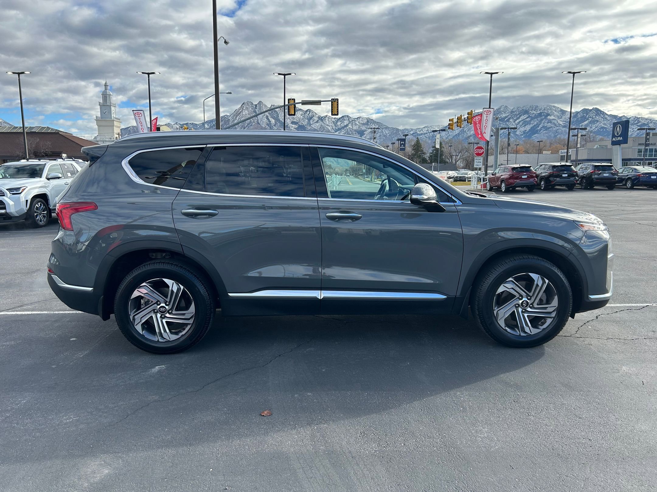 Used 2023 Hyundai Santa Fe SEL w/ Premium Package image 6