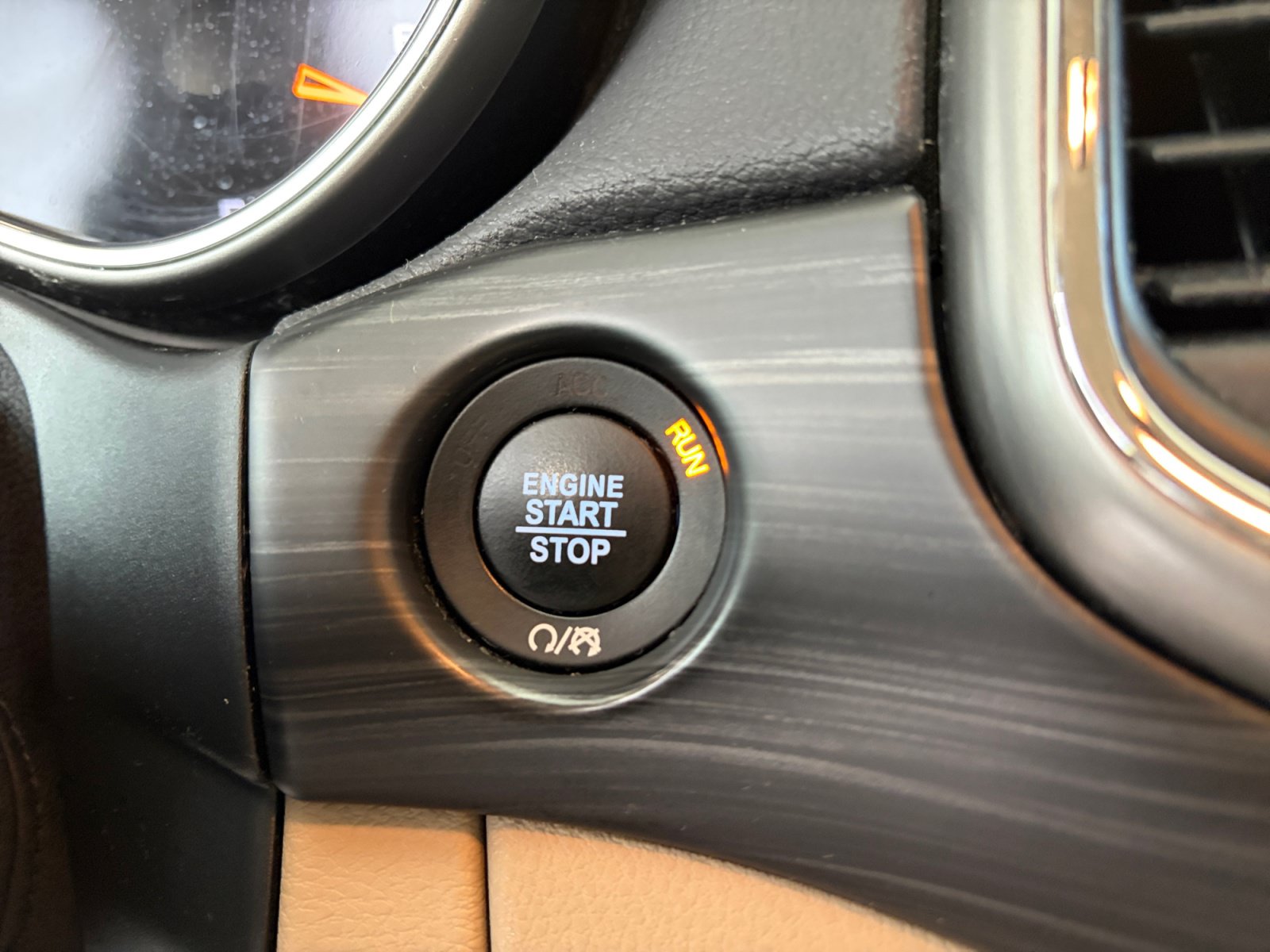 Used 2021 Jeep Grand Cherokee Laredo AWD/4WD image 18
