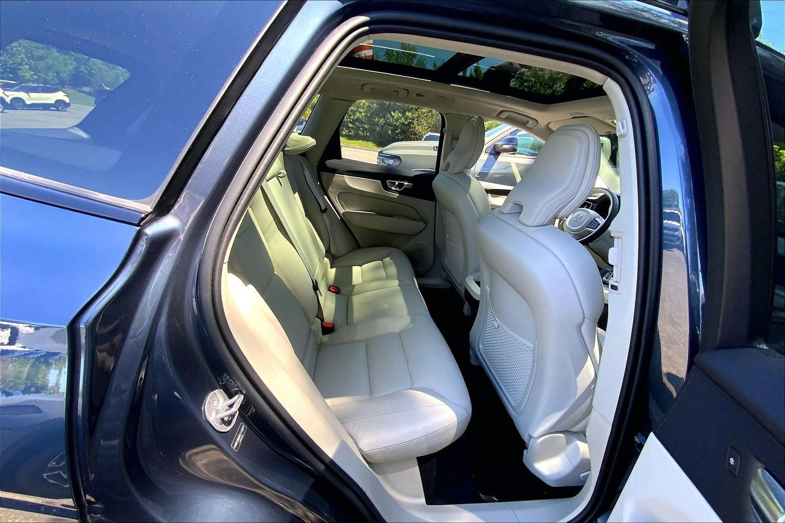 Used 2025 Volvo XC60 B5 Plus w/ Climate Package AWD/4WD image 16