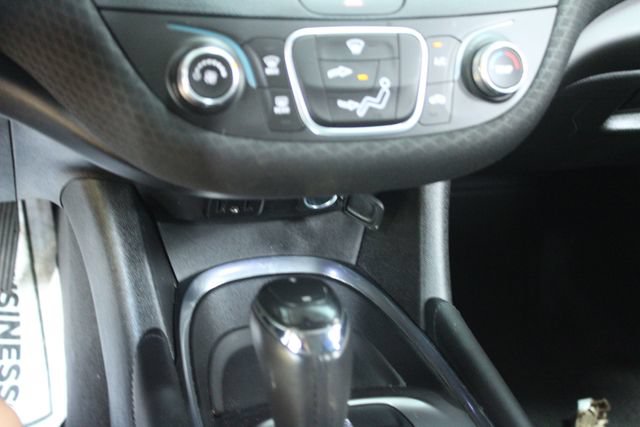 Used 2018 Chevrolet Malibu LT FWD image 19