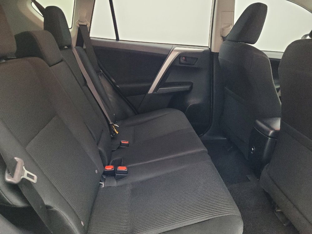 Used 2018 Toyota RAV4 LE FWD image 19