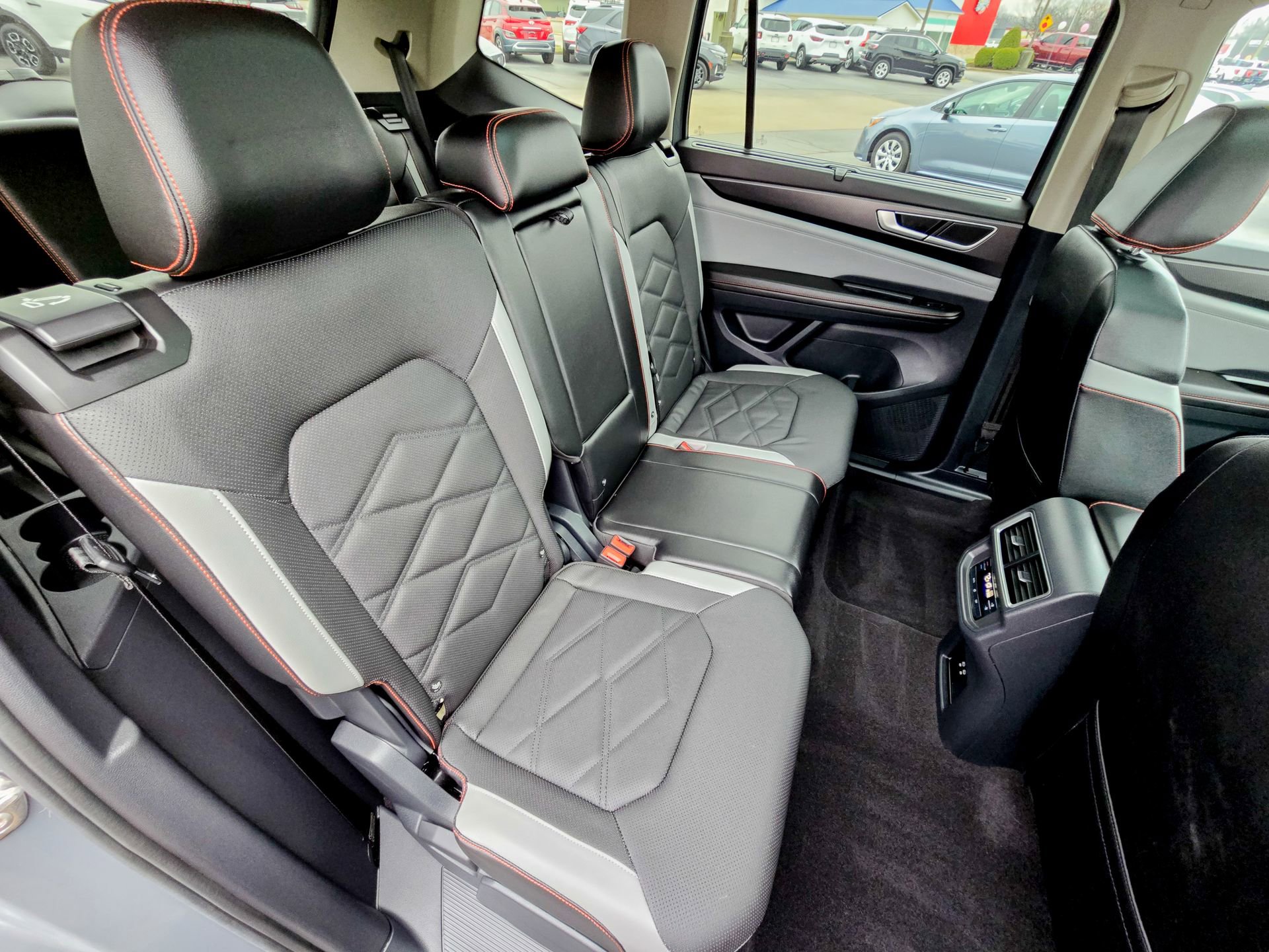 Used 2024 Volkswagen Atlas Peak Edition SE image 30