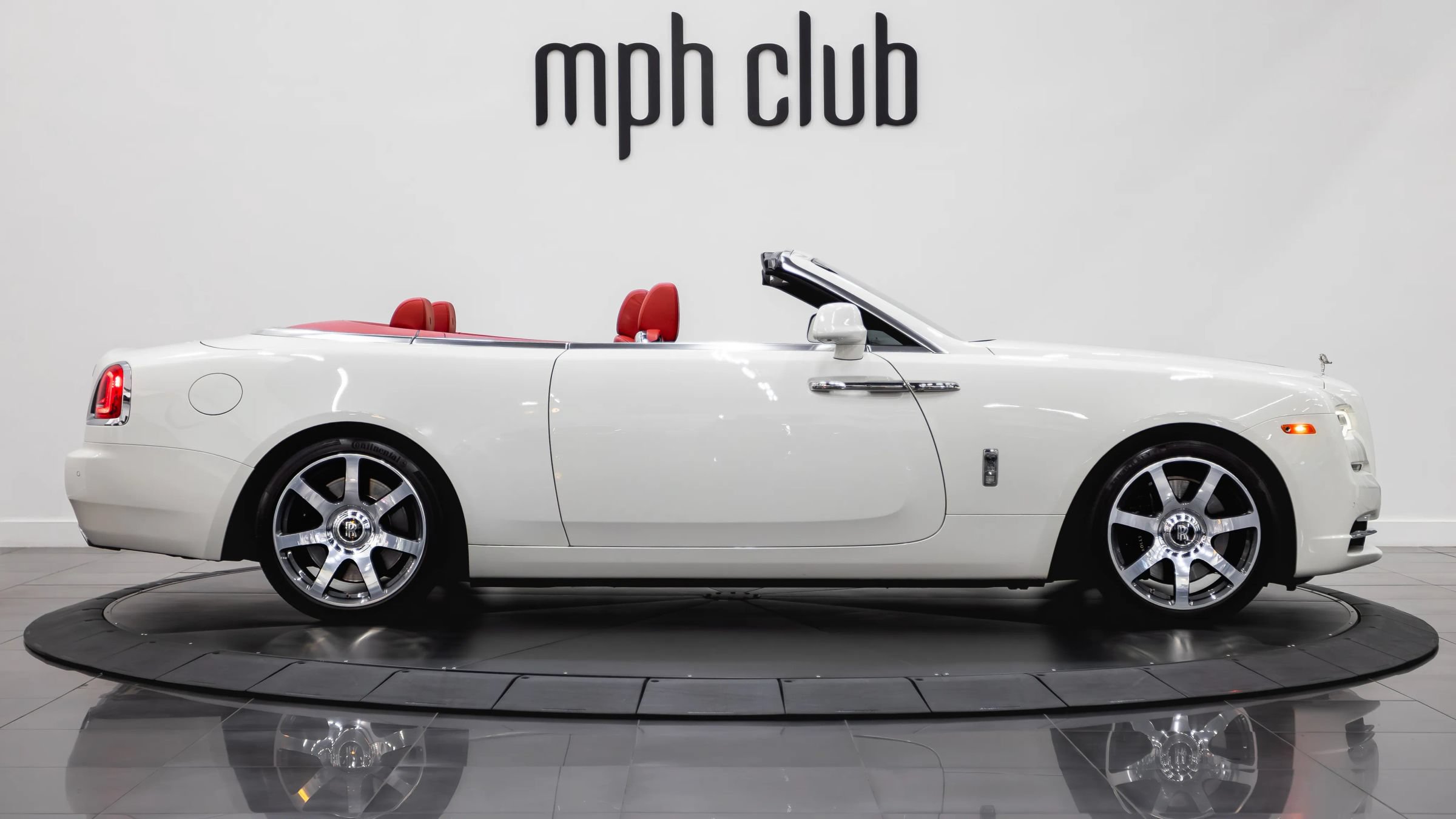 Used 2017 Rolls-Royce Dawn RWD image 11