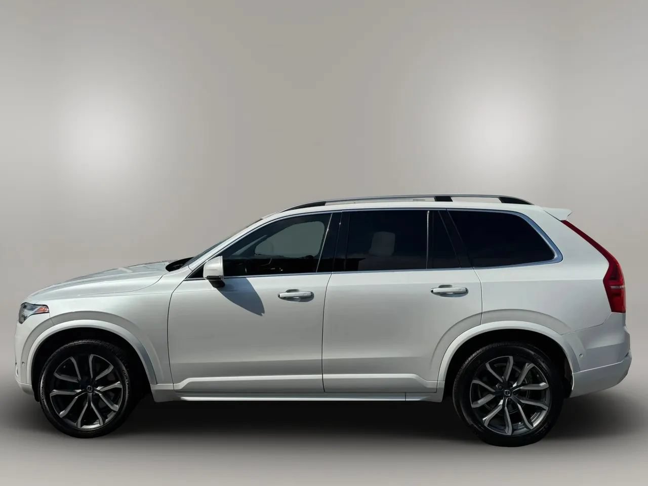 Used 2017 Volvo XC90 T6 Momentum w/ Vision Package AWD/4WD image 5