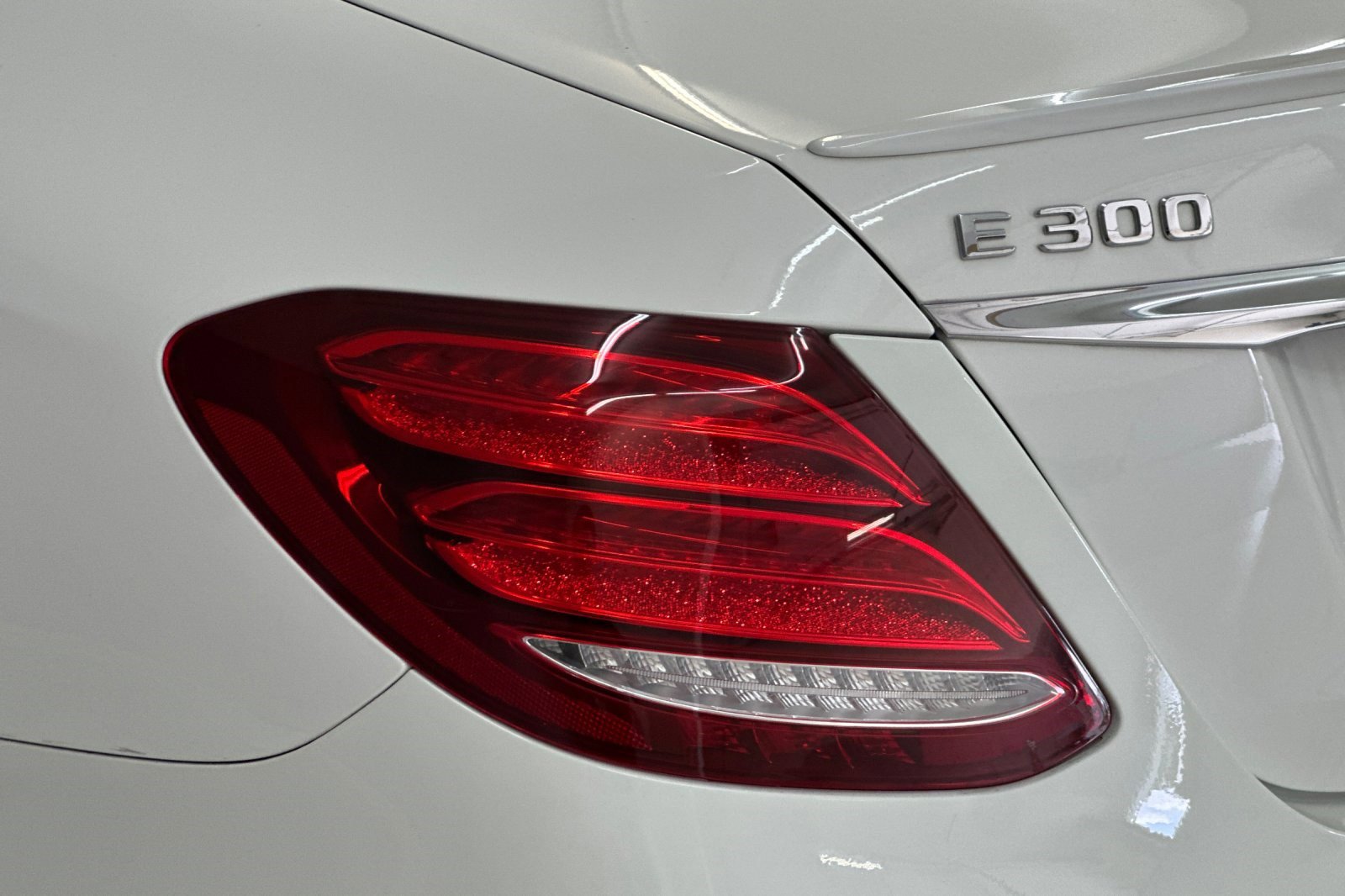 Used 2019 Mercedes-Benz E 300 image 12
