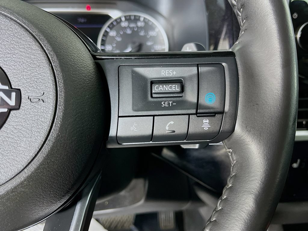 Used 2023 Nissan Pathfinder SL w/ Lighting Package (N92) FWD image 17