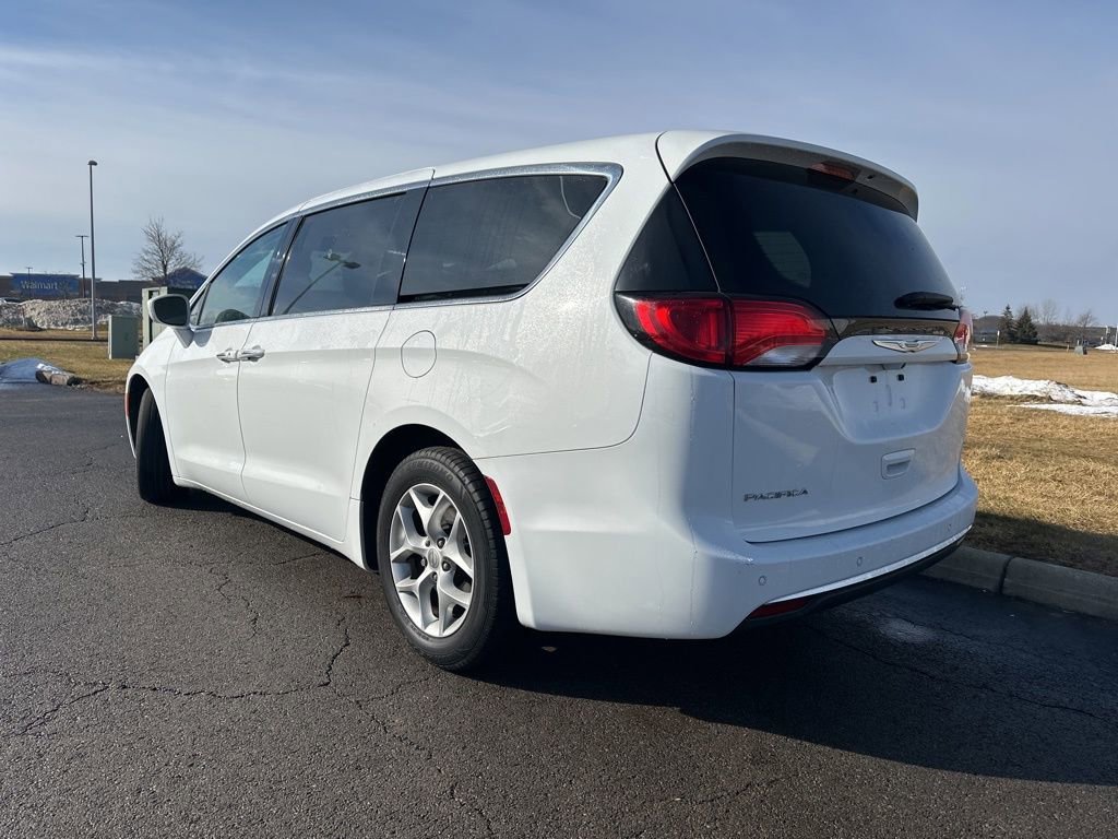 Used 2018 Chrysler Pacifica Touring Plus w/ Tire & Wheel Group image 7
