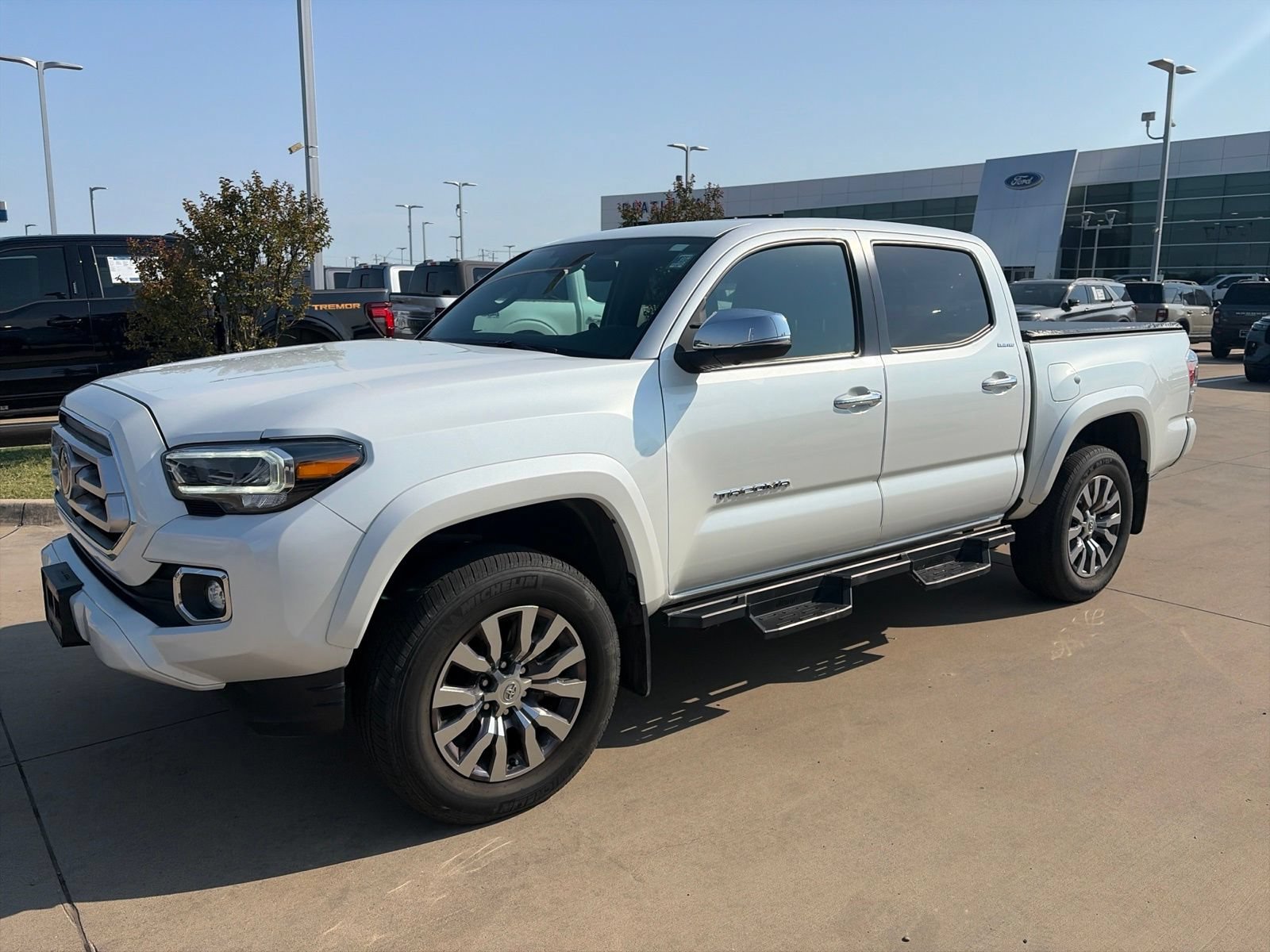 Used 2021 Toyota Tacoma Limited AWD/4WD image 3