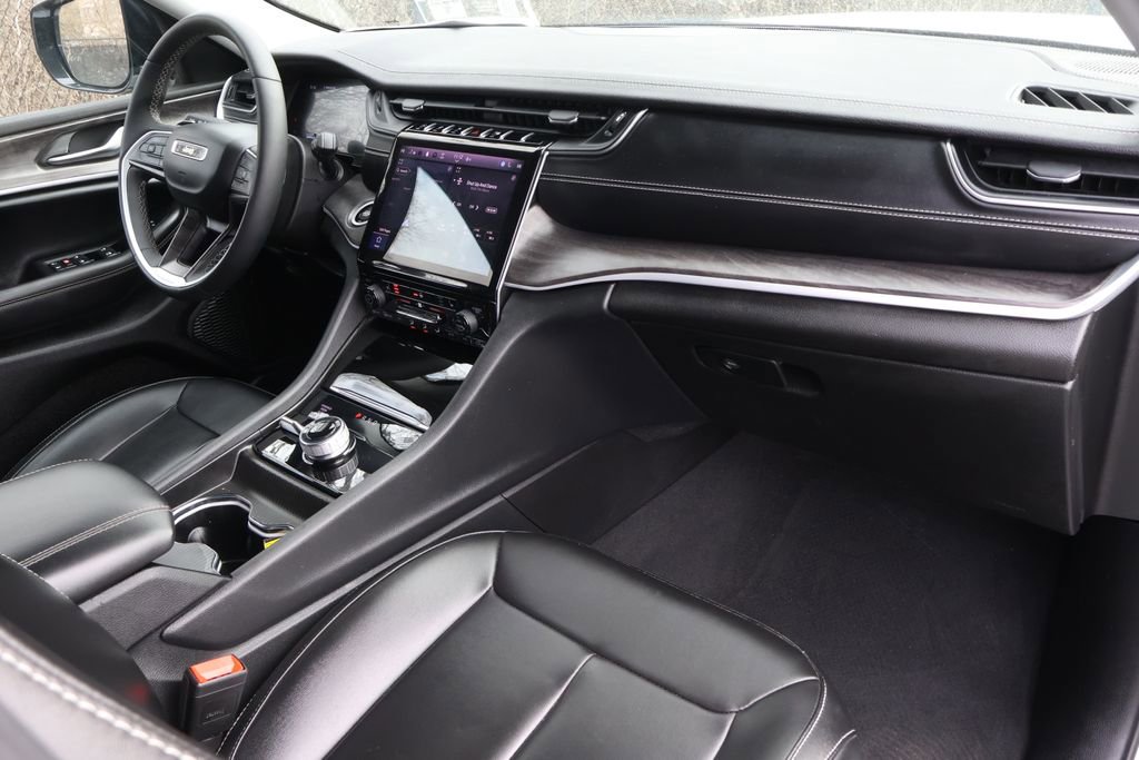 Used 2024 Jeep Grand Cherokee Limited image 37