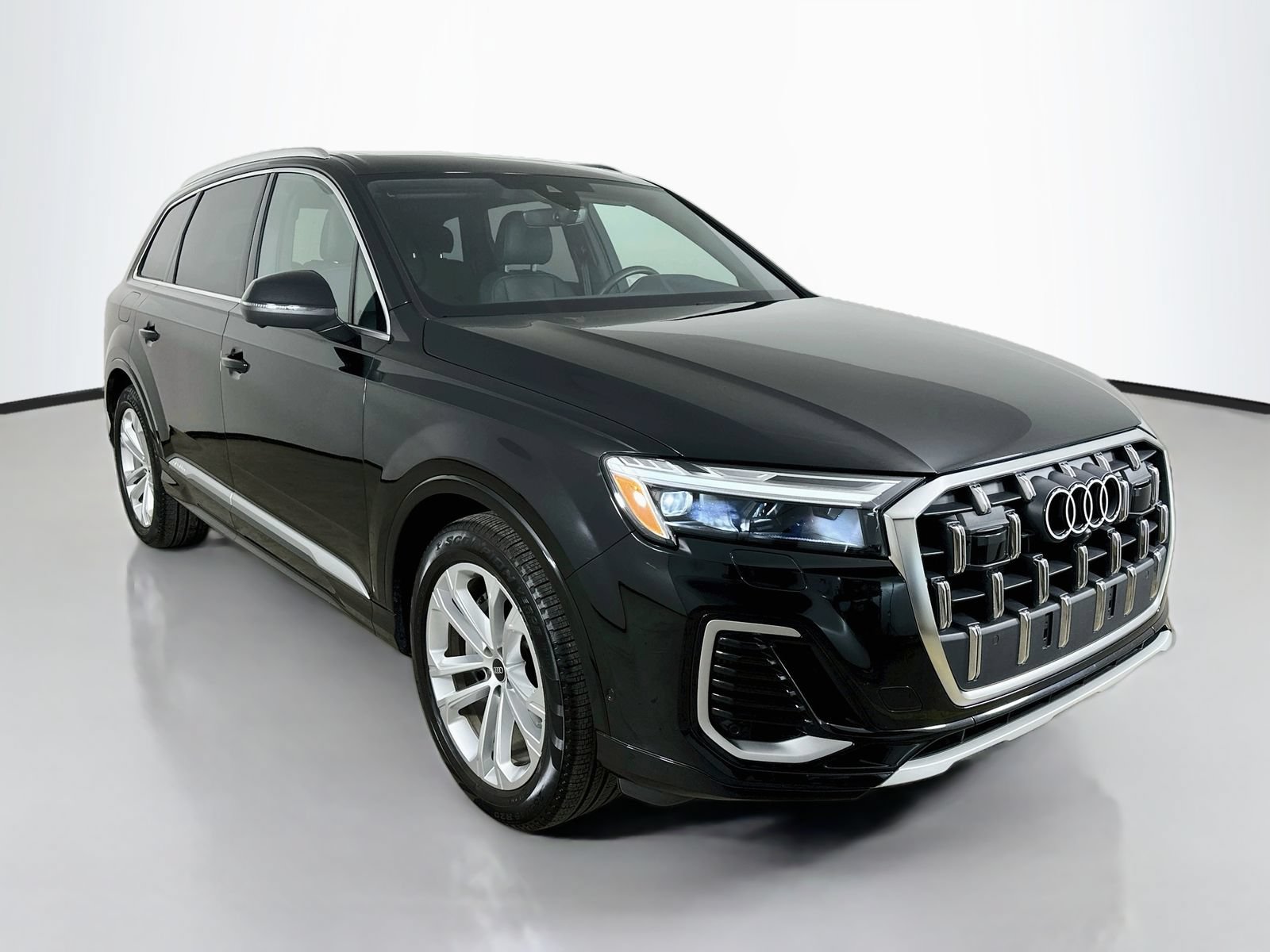 Used 2026 Audi Q7 3.0T Premium Plus w/ Premium Plus Package AWD/4WD image 3