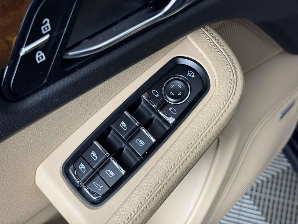 Used 2022 Porsche Macan S AWD/4WD image 18