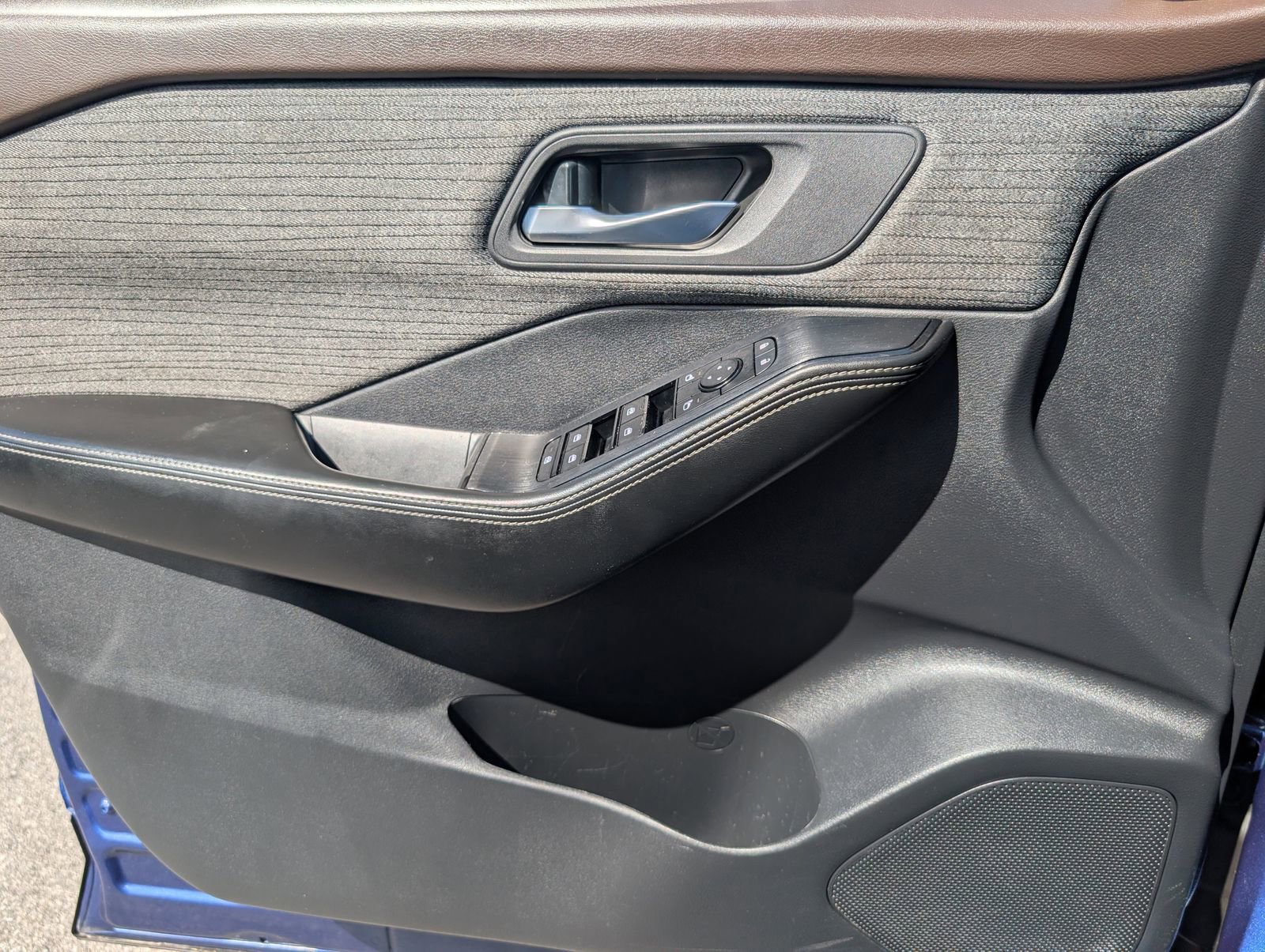 Used 2023 Nissan Rogue SV image 27