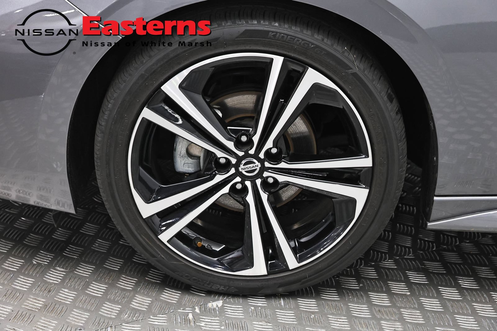 Used 2023 Nissan Sentra SR w/ SR Premium Package FWD image 32