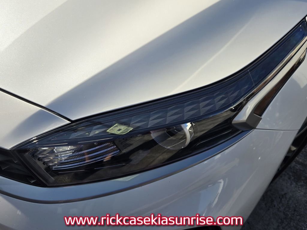Used 2023 Kia Forte LXS w/ LXS Technology Package FWD image 11