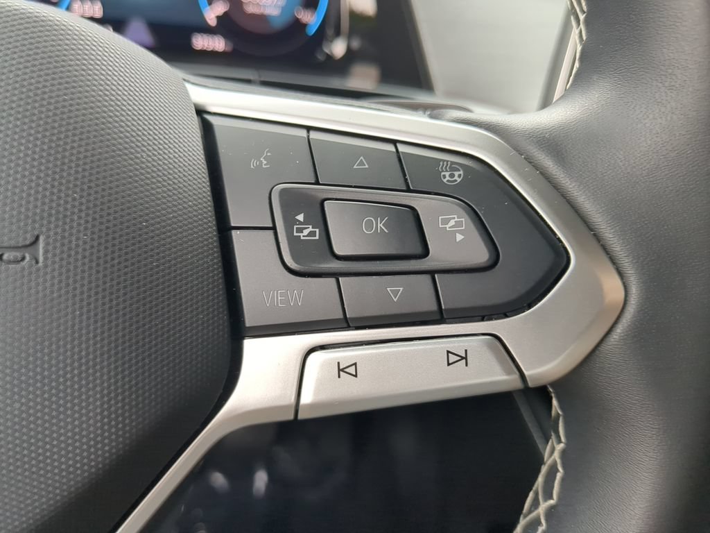 Certified 2024 Volkswagen Atlas Cross Sport SE FWD image 29