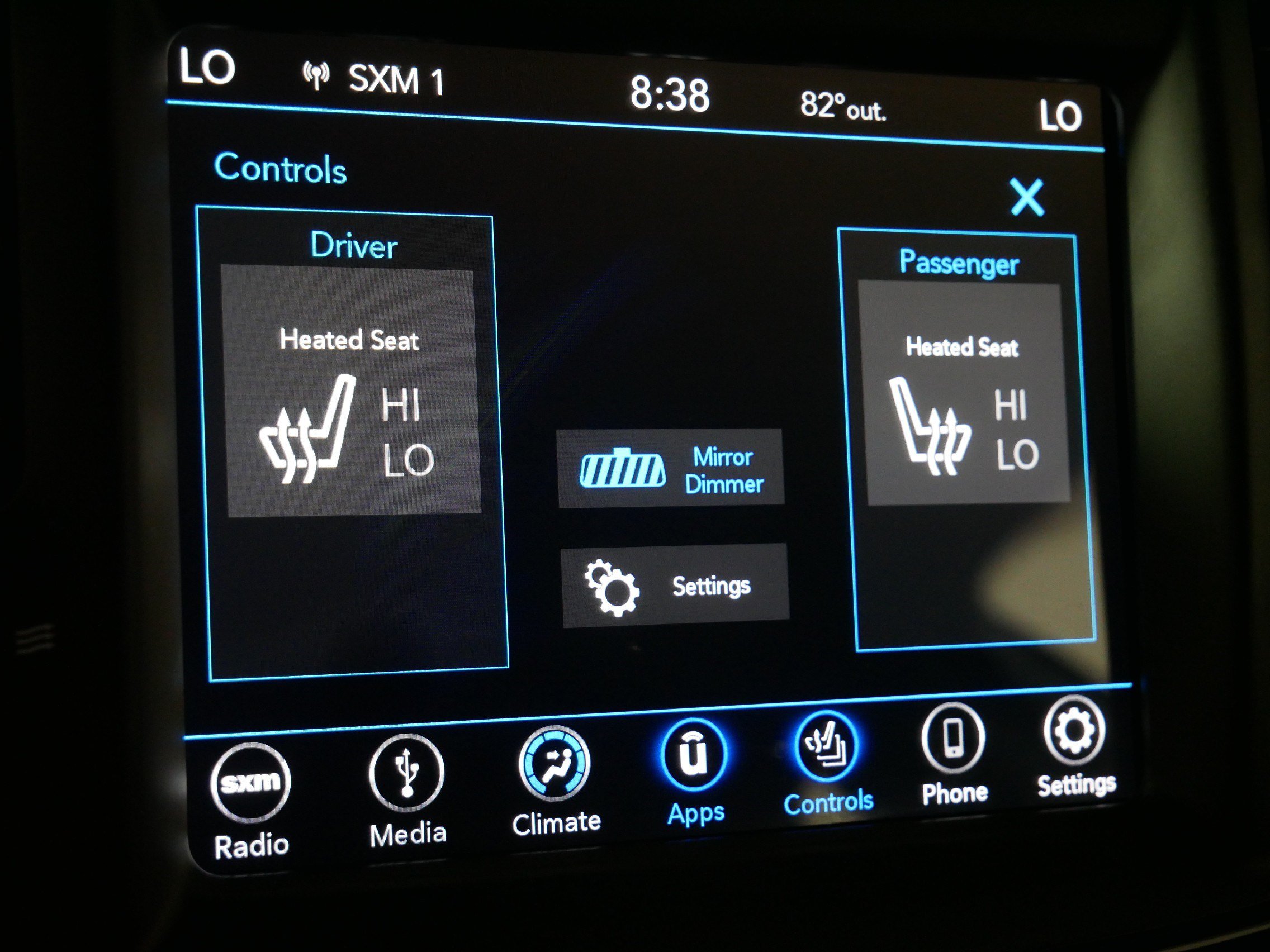 Used 2018 Chrysler 300 S AWD/4WD image 32