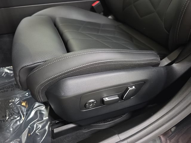 Certified 2024 BMW 530i xDrive w/ Convenience Package AWD/4WD image 26