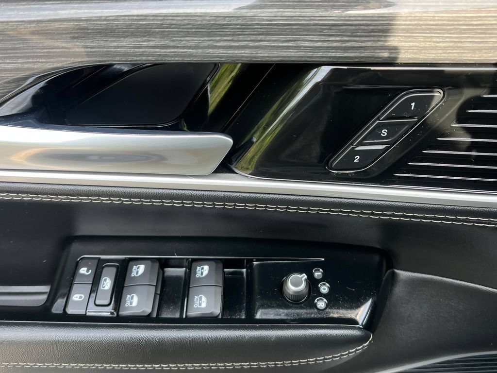 Used 2022 Jeep Wagoneer Series III AWD/4WD image 12