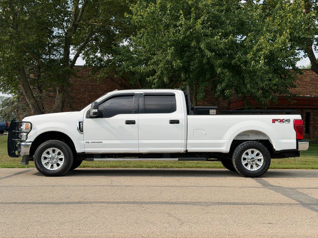 Used 2022 Ford F350 XLT w/ XLT Value Package AWD/4WD image 3