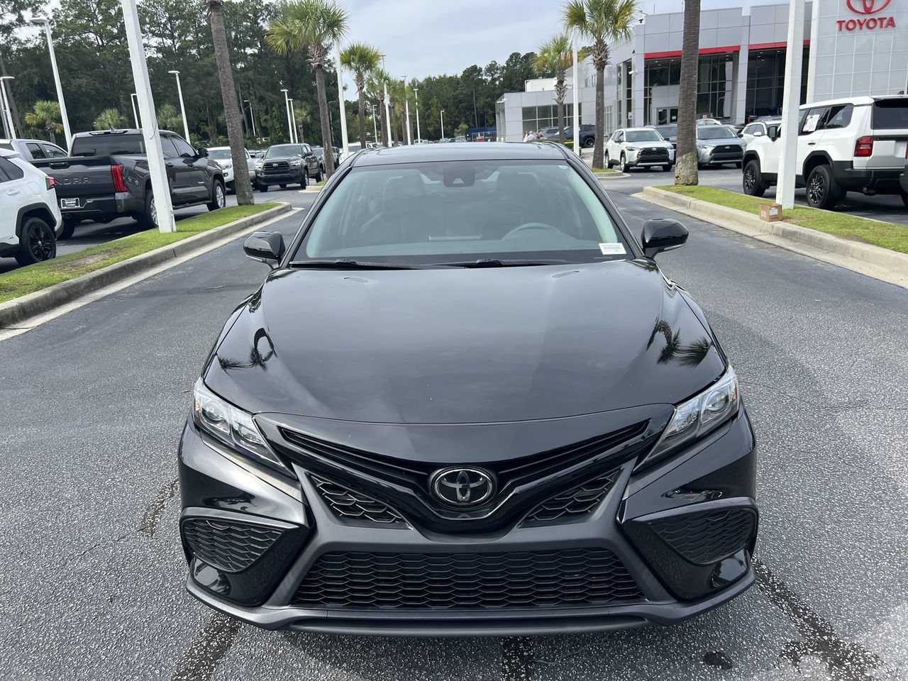 Used 2024 Toyota Camry SE FWD image 3