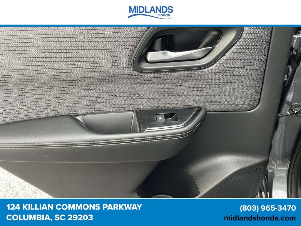 Used 2023 Nissan Rogue SV AWD/4WD image 13