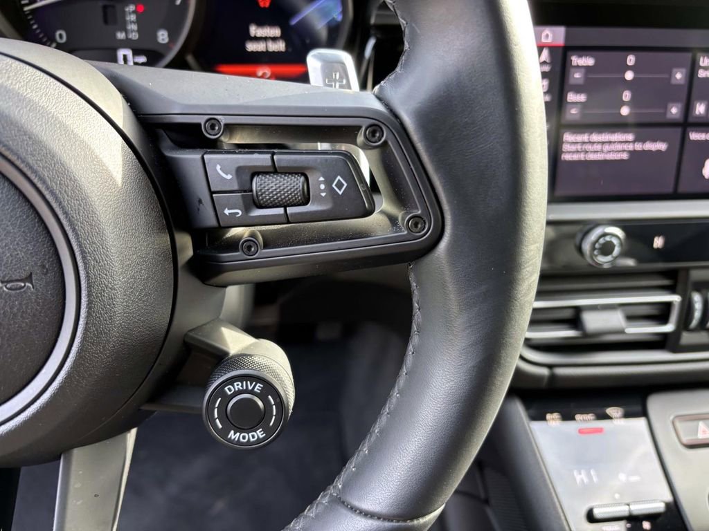 Used 2025 Porsche Macan Turbo image 29